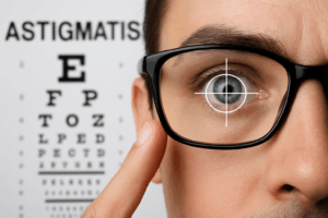O que é astigmatismo e como identificar os sintomas